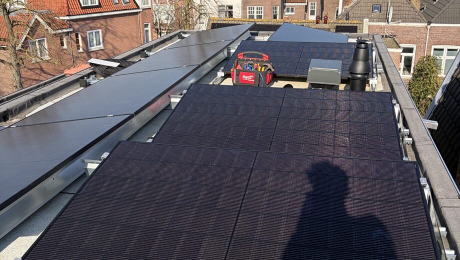 zonnepanelen op plat dak in dordrecht